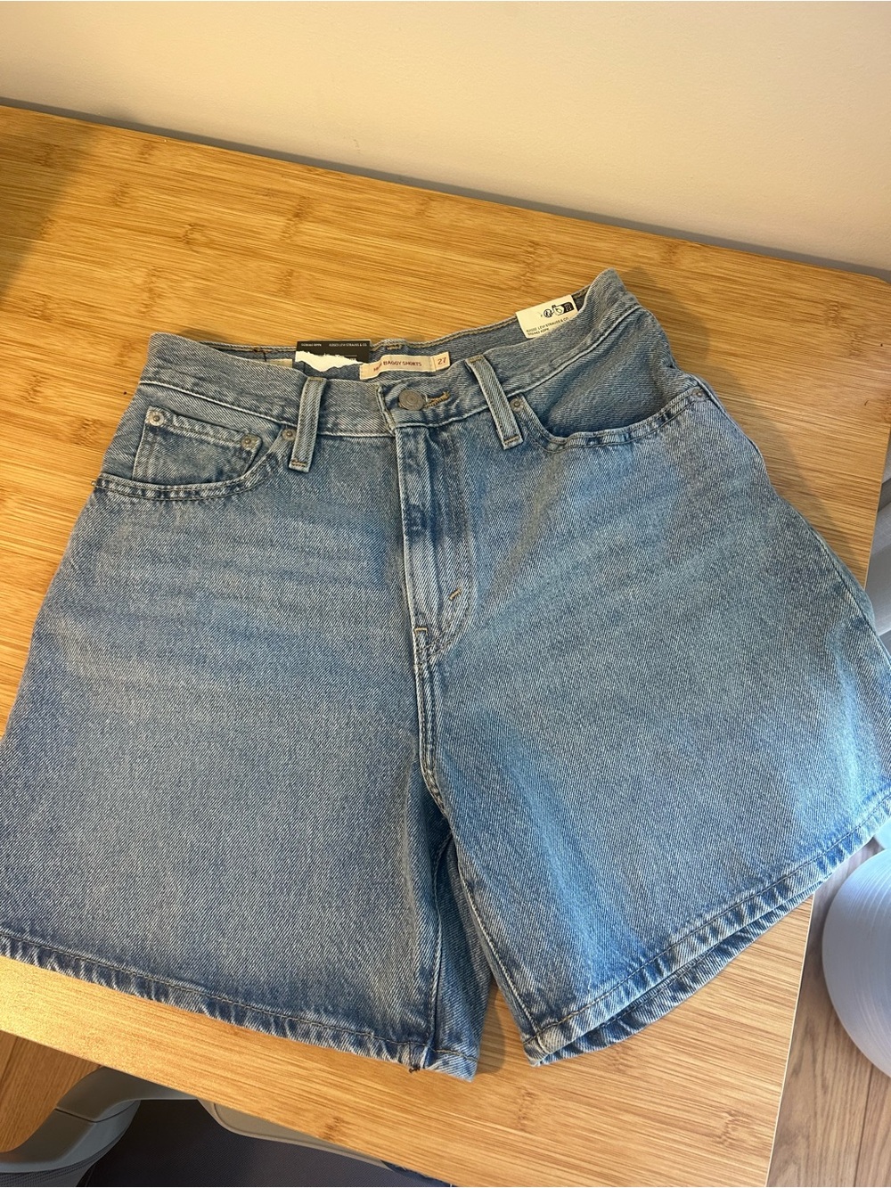 NWT Levi’s High Rise Baggy Denim Shorts Size 27 Light Wash